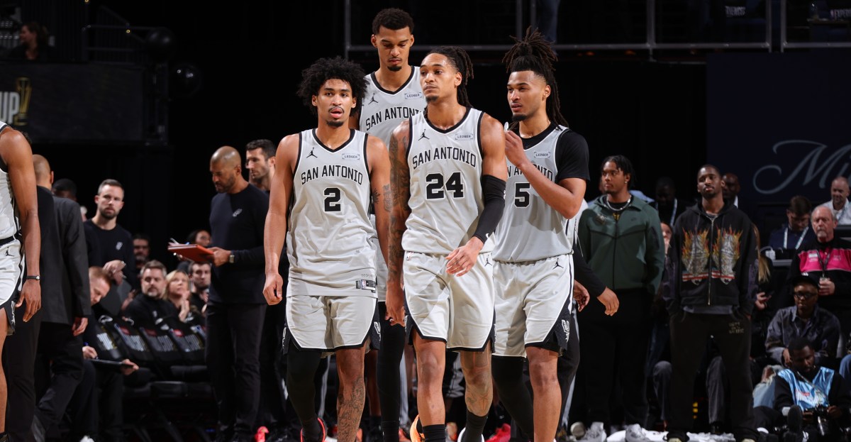 The Spurs show patience, trust in their core with quiet trade deadline