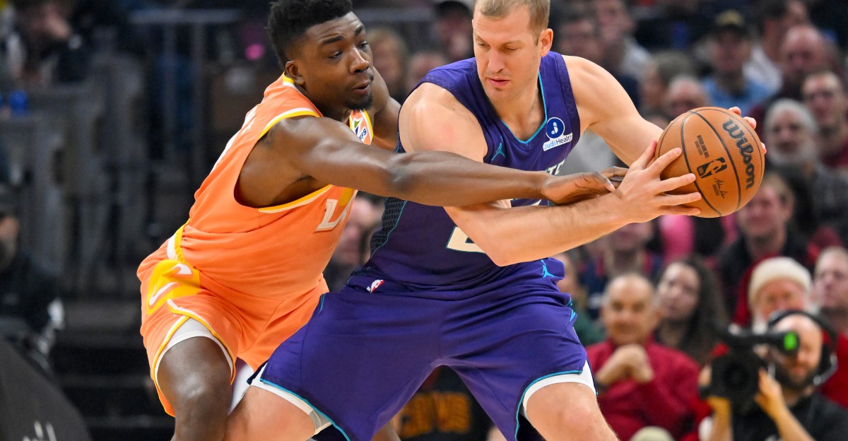 San Antonio signs Mason Plumlee to a 10-day contract