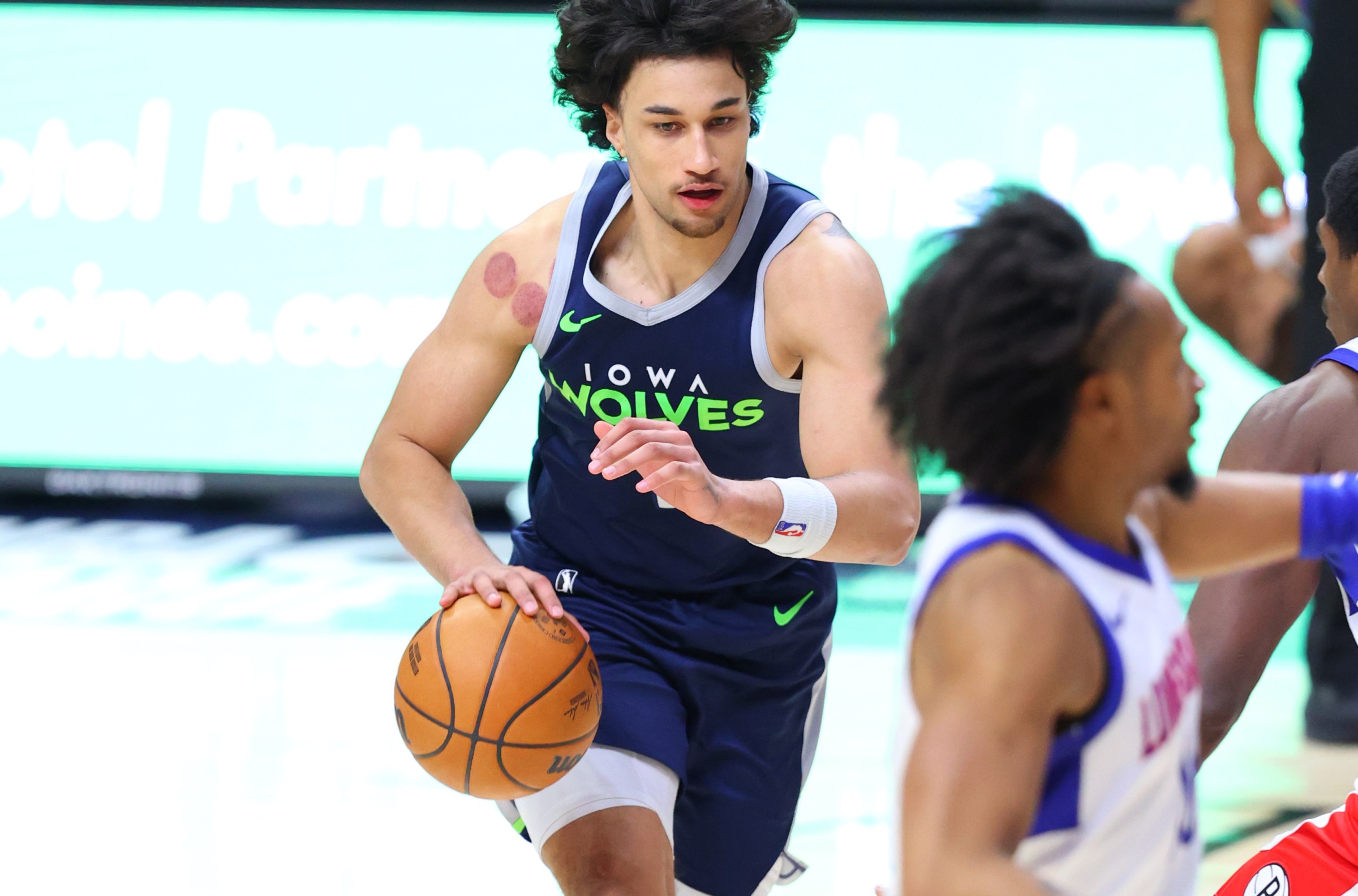 DES MOINES, IA - JANUARY 18: Nate Santos #1 of the Iowa Wolves dribbles the ball during the game against the Long Island Nets on January 18, 2026 at Casey’s Center in Des Moines, Iowa. NOTE TO USER: User expressly acknowledges and agrees that, by downloading and or using this Photograph, user is consenting to the terms and conditions of the Getty Images License Agreement. Mandatory Copyright Notice: Copyright 2026 NBAE (Photo by Jasey Bradwell/NBAE via Getty Images)