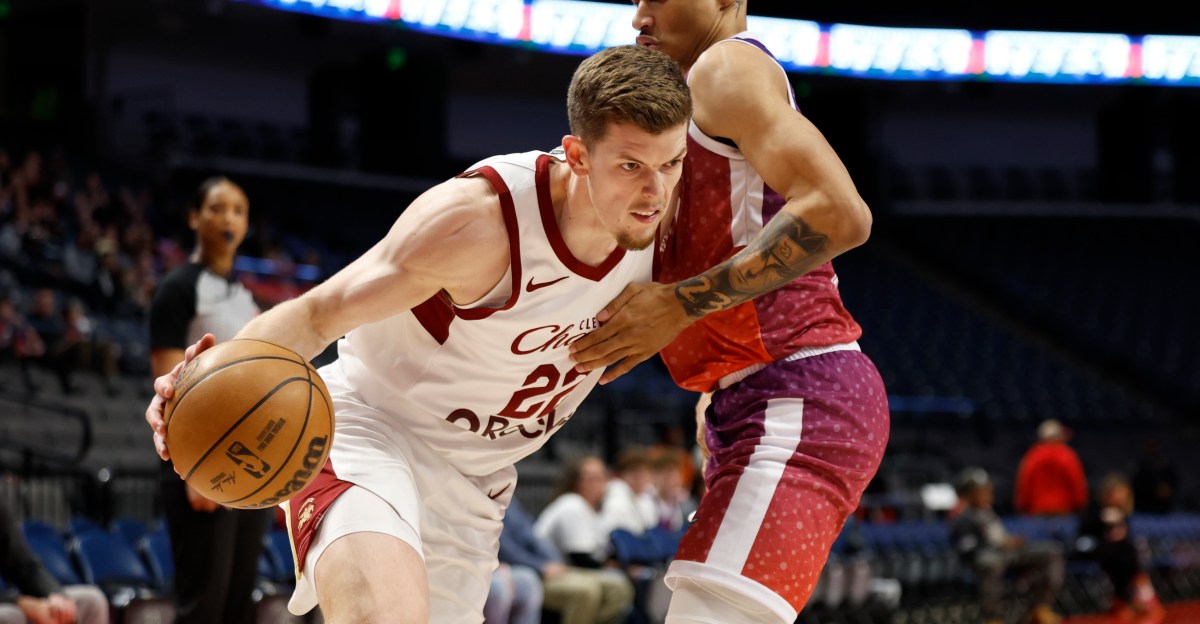 Cavs add 6’7” sharpshooter to final two-way spot