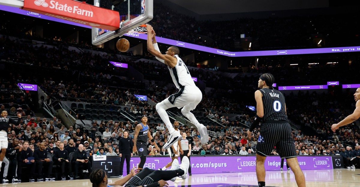 Spurs Push Through Delays, Outlast Magic 112–103