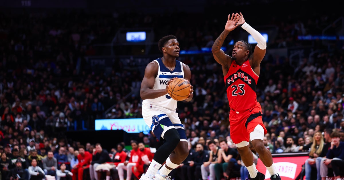 Edwards scores 30 points as Timberwolves rally for 5th win in six games, beat Raptors 128-126