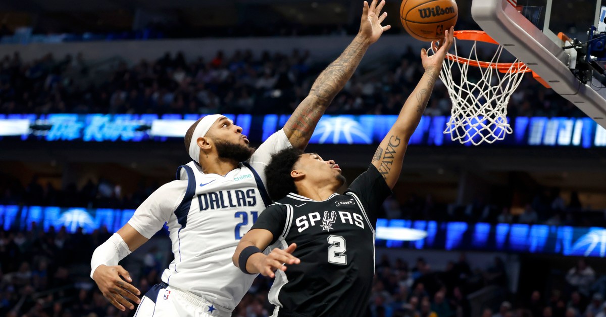 Mavericks lose sixth straight game, 135-123, to San Antonio Spurs