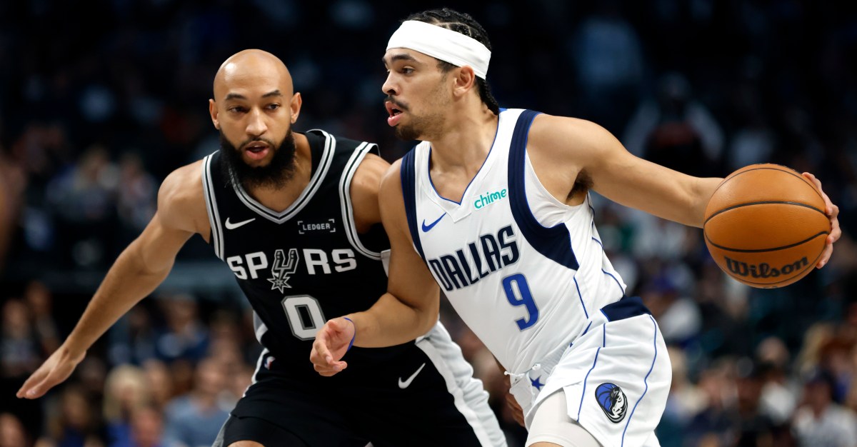 Dallas Mavericks to convert Ryan Nembhard to standard deal