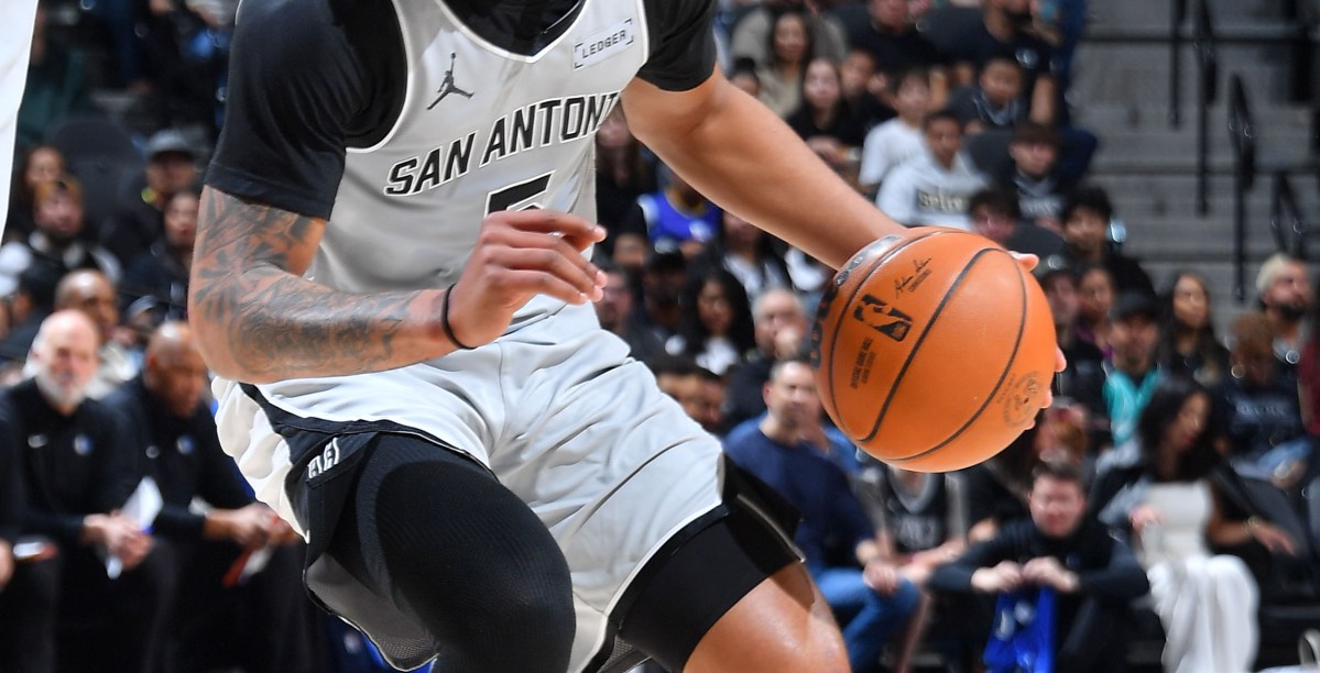 Spurs make easy work of the Mavericks
