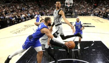 Castle drops 40-point triple-double as Spurs beat Mavericks again
