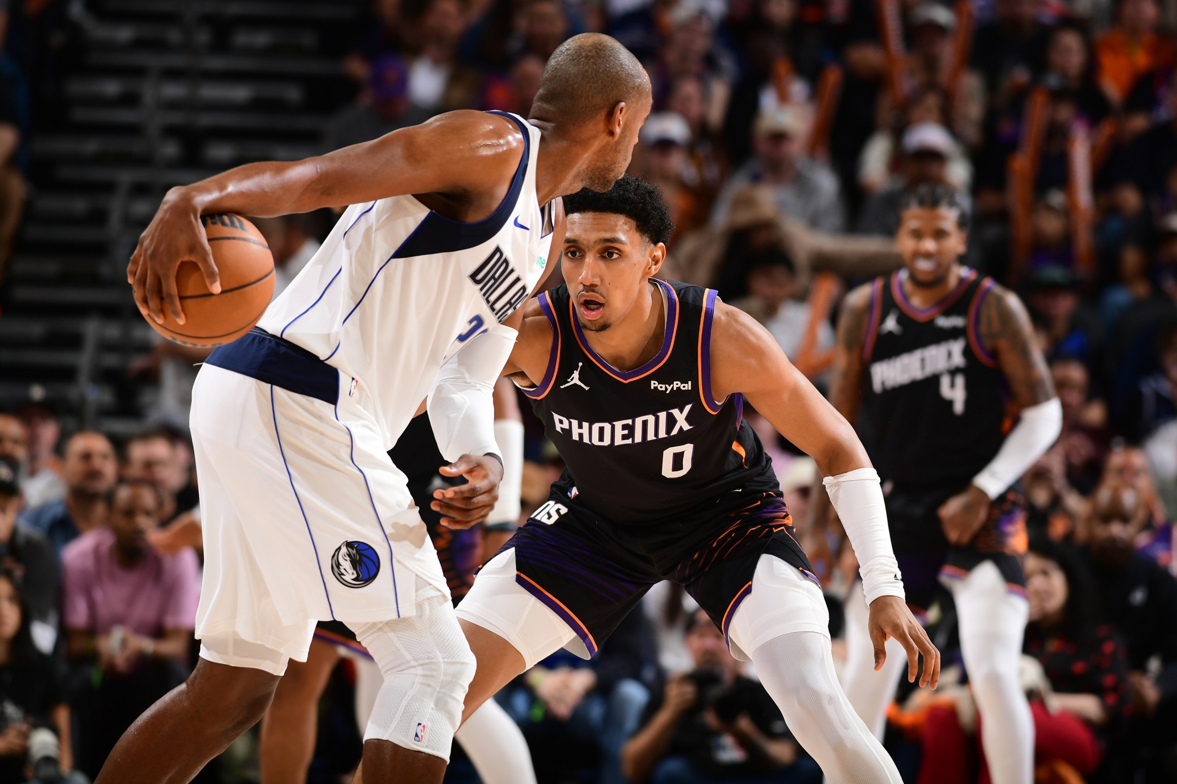 PHOENIX, AZ - FEBRUARY 10: Ryan Dunn #0 of the Phoenix Suns plays defense during the game against the Dallas Mavericks on February 10, 2026 at PHX Arena in Phoenix, Arizona. NOTE TO USER: User expressly acknowledges and agrees that, by downloading and or using this photograph, user is consenting to the terms and conditions of the Getty Images License Agreement. Mandatory Copyright Notice: Copyright 2026 NBAE (Photo by Kate Frese/NBAE via Getty Images)