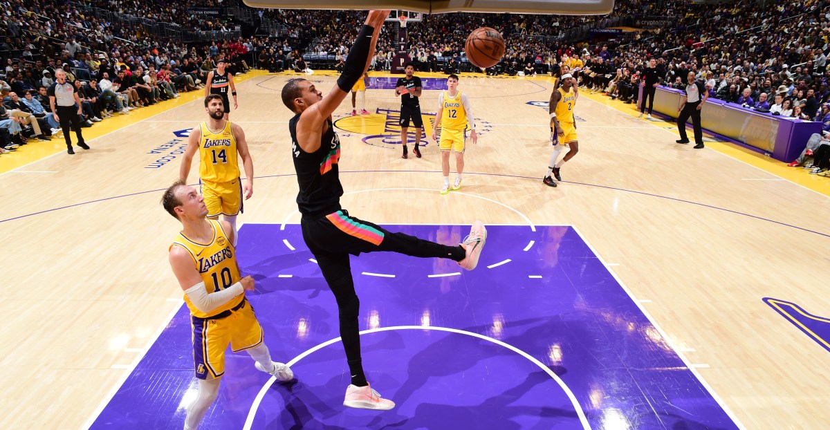 Victor Wembanyama becomes the first player to score 25 points in under eight minutes