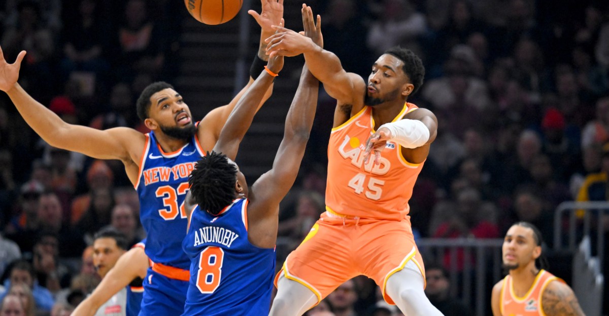 Cavs pull even with Knicks in standings after defeating them 109-94
