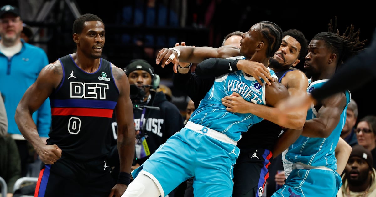 Brawl erupts during Hornets-Pistons game as win streak ends – WSOC TV
