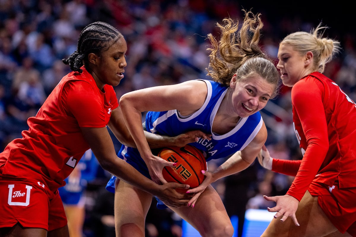 Utah Utes women's basketball blows lead, loses to BYU in rivalry game