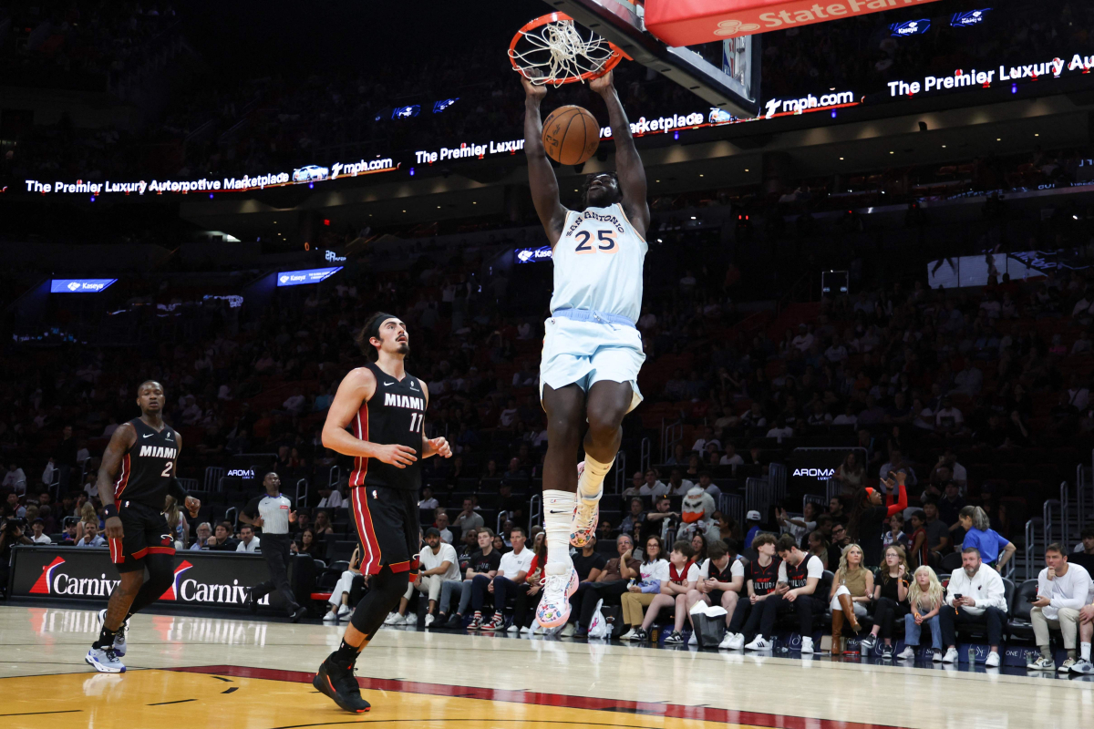 Trail Blazers sign two-year deal with French guard