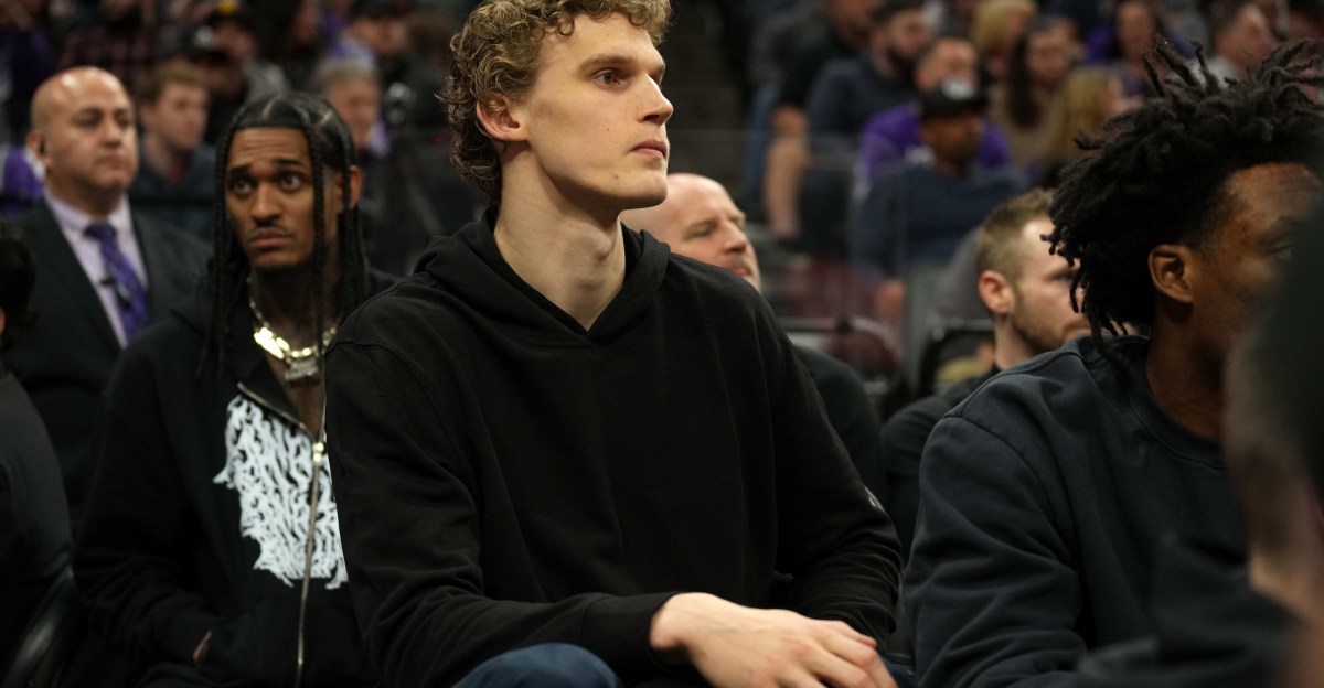 Open Thread: NBA fines teams for sitting key players