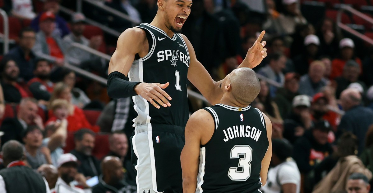 Week in Review: Spurs overcome winter, delays and bad-quarter demons to salvage difficult week