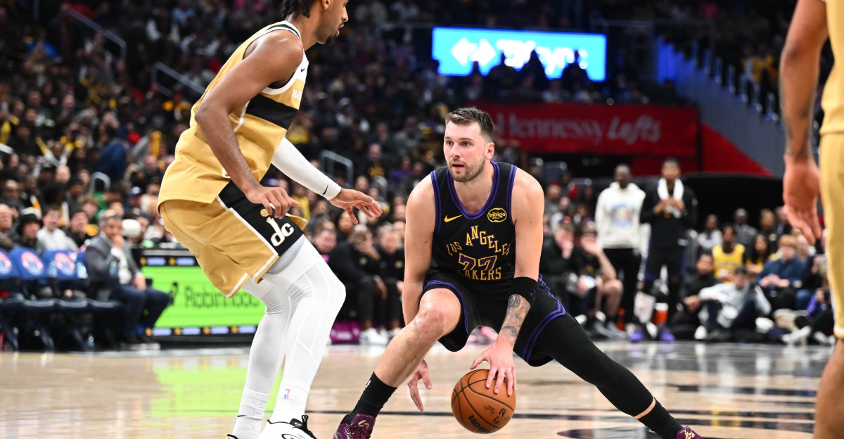 Wizards Obliterated as Lakers Turn Capital One Into Lob City