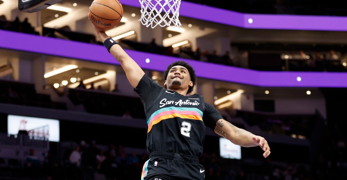 Highlights: Seven Spurs players hit double figures in wild Charlotte finish