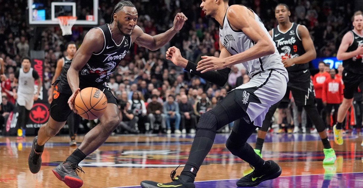 Spurs rally past Raptors for first 10-game winning streak since 2016