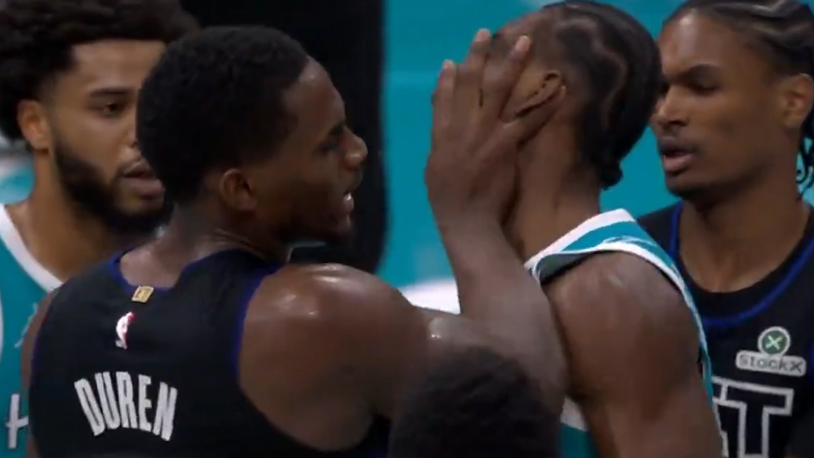 Jalen Duren shoving Moussa Diabate