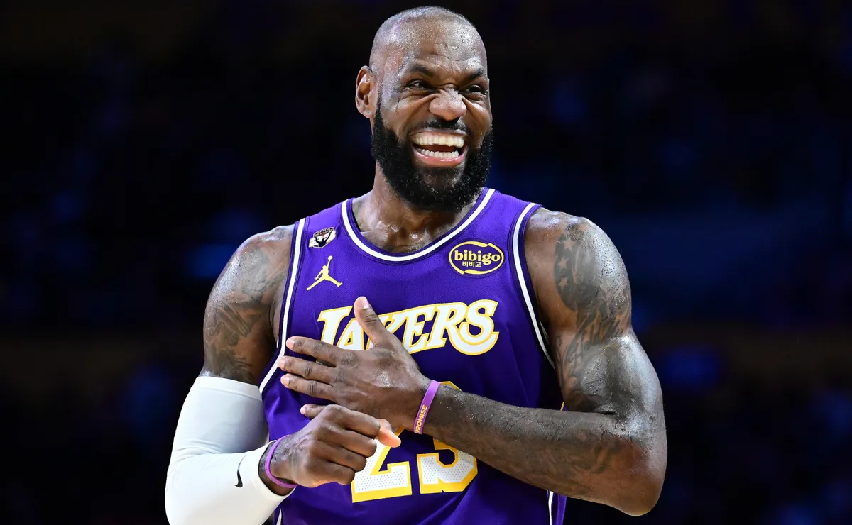 NBA insider issues stern warning for Lakers despite LeBron James’ historic triple-double in win vs Mavs