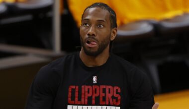Kawhi Leonard in a warmup shirt