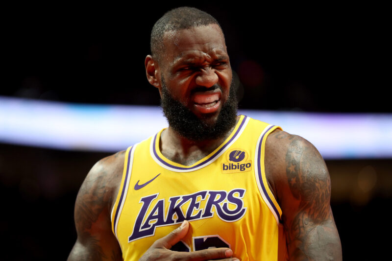 Lakers Lose 110-109 to Magic on Awkward Final Play
