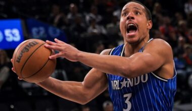 Orlando Magic guard Desmond Bane scores 2 of his 36 points against the Los Angeles Clippers on Sunday, Feb. 22, 2026, in Inglewood, Calif. (AP Photo/Etienne Laurent)