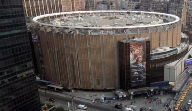 Madison Square Garden Sports Stock Soars on Plan to Split Knicks and Rangers