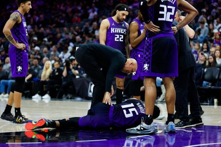 Sacramento Kings Forward Hunter Sidelined for Season After Eye Surgery