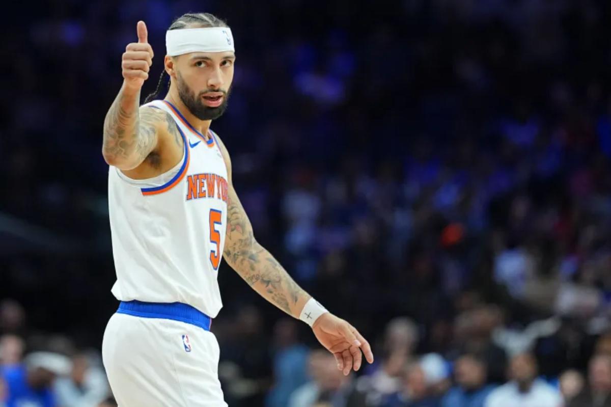 Knicks fans take over 76ers' home arena — again