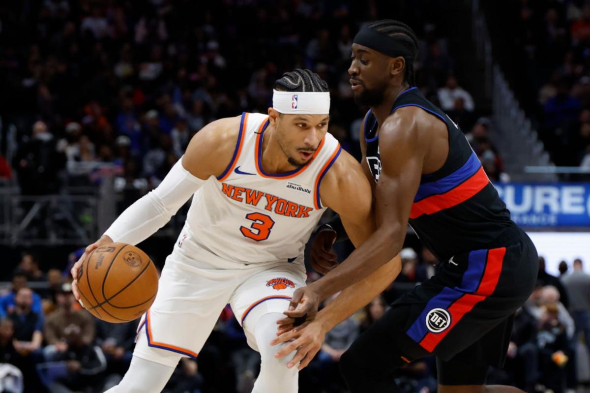 Knicks' Josh Hart exits early after reinjuring right ankle again