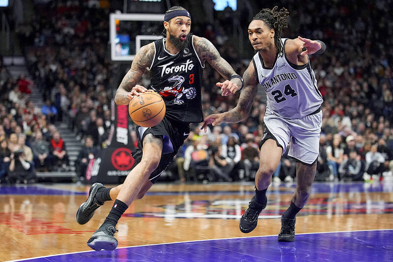 Spurs rally past Raptors for 10th straight victory