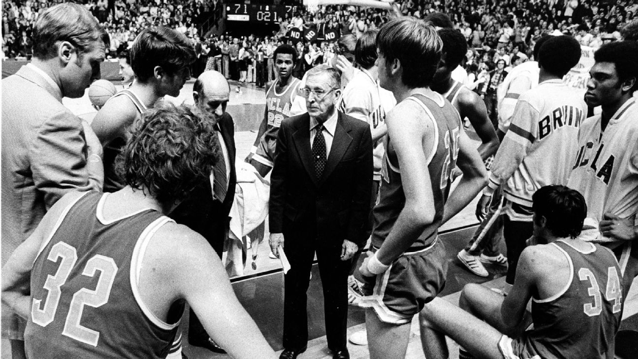 Longest men's college basketball winning streaks of all time