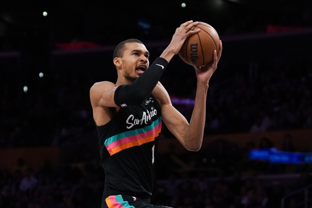 Victor Wembanyama of the San Antonio Spurs going up for a basket.