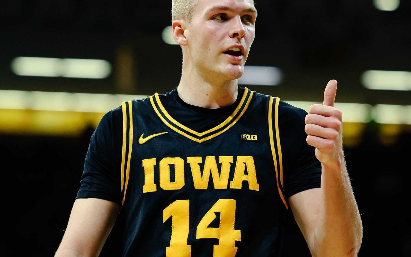 stirtz thumbs up neb