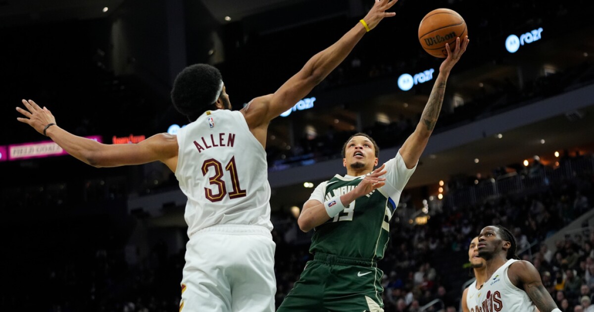 Porter, Rollins lead the Bucks past the short-handed Cavaliers, 118-116