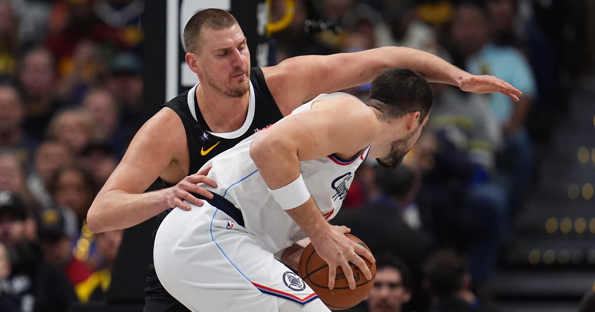 Jokic returns from knee injury to lead Nuggets past Clippers, 122-109 Friday