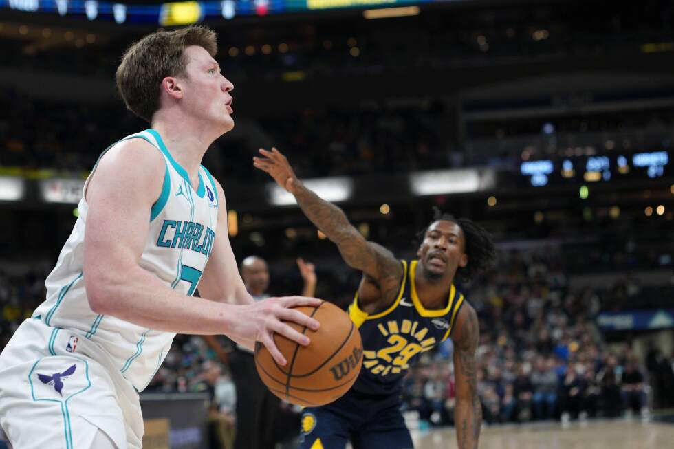 Knueppel breaks rookie 3-point season record in Hornets' romp over Pacers
