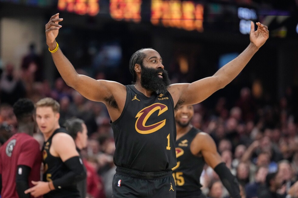 Harden turns playmaker in Cavaliers' home debut as Cleveland routs the Wizards