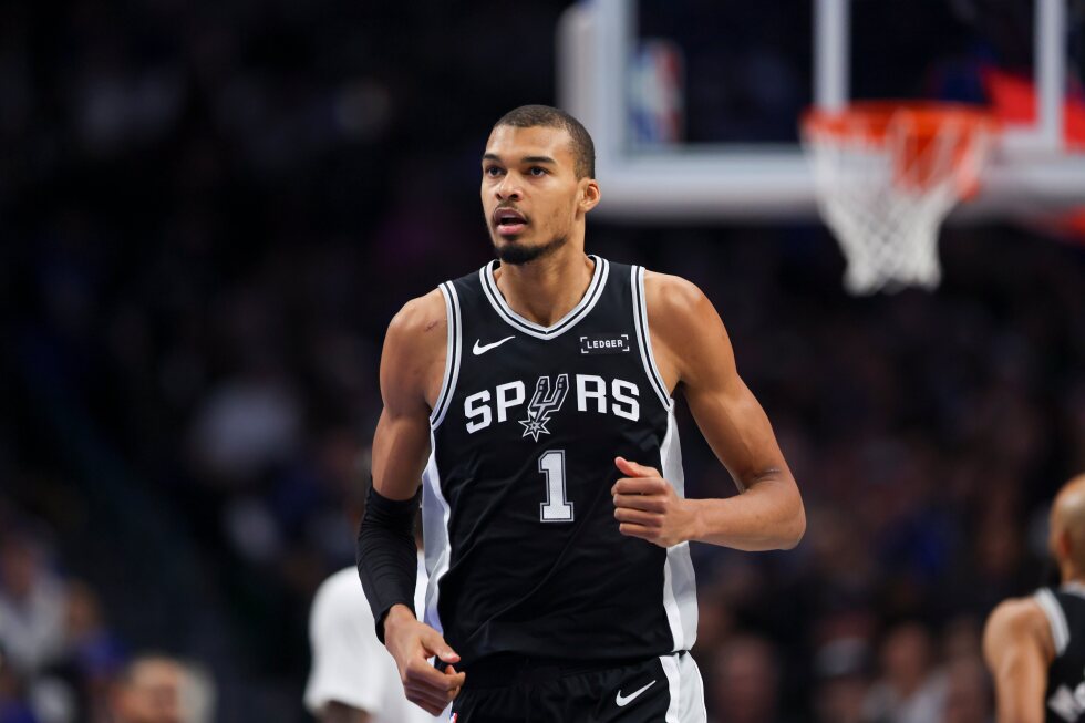 Wembanyama helps Spurs beat Mavs despite Flagg's latest 30-plus effort