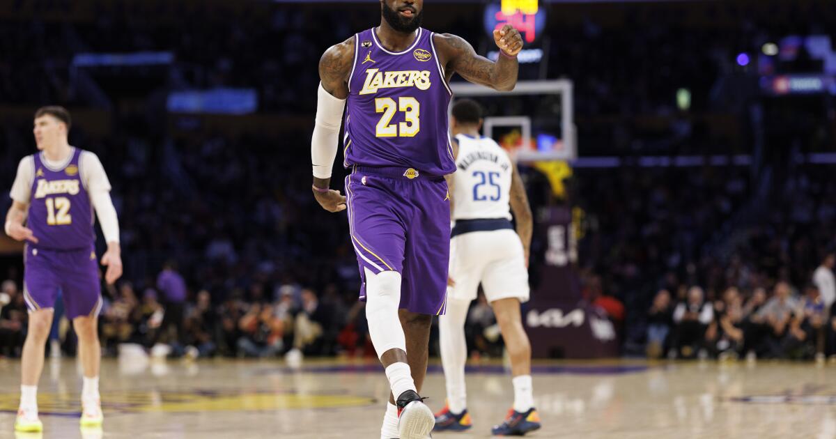 LeBron James sets record in Lakers' victory