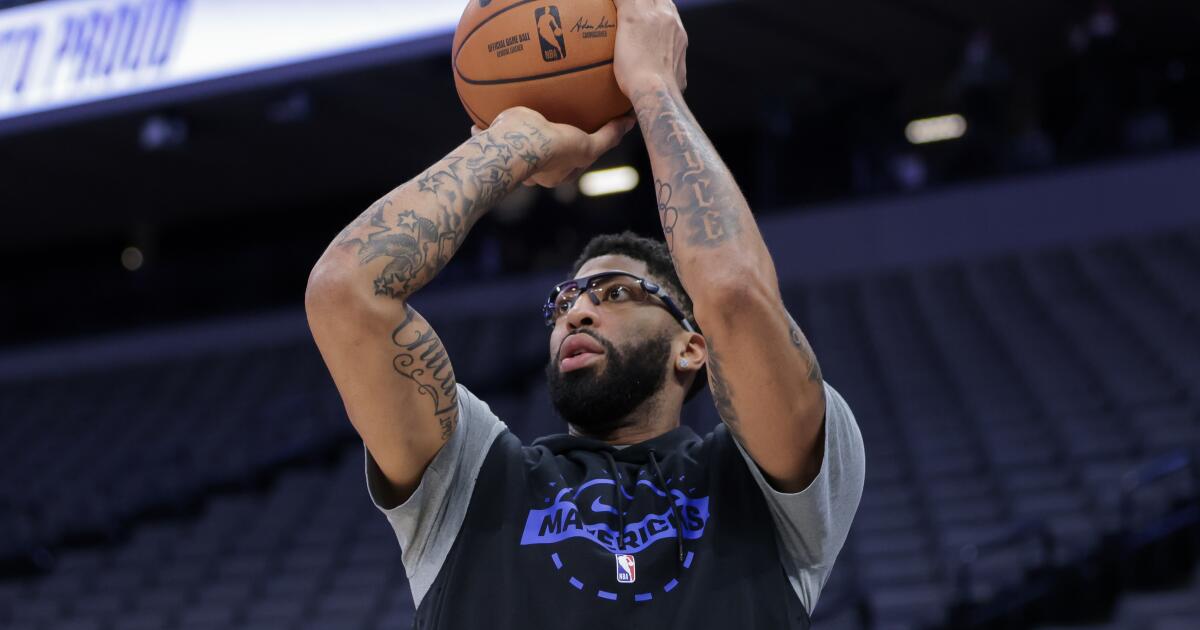 Anthony Davis reportedly dealt by Mavericks a year after Lakers traded him