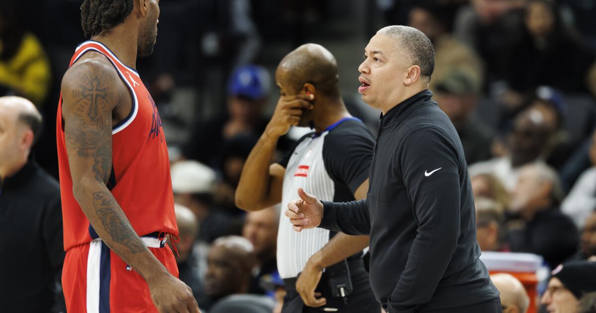 Clippers’ sudden rebuild brings back familiar team chaos