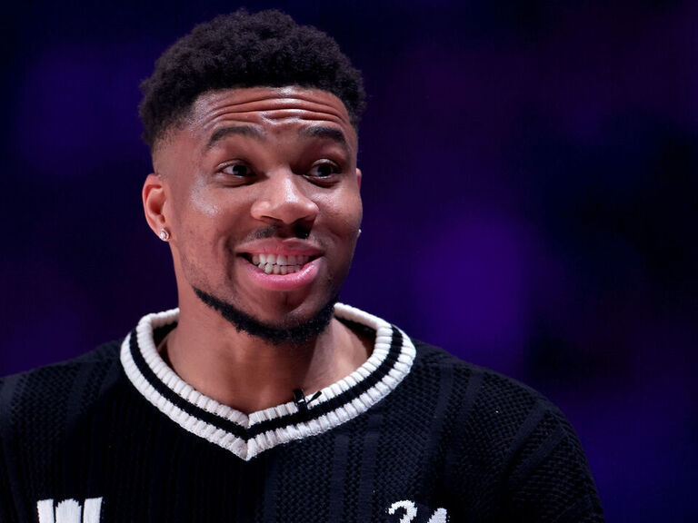 Giannis reaffirms loyalty to Bucks: 'As of today, I'm committed'