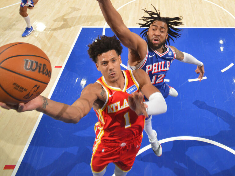 Johnson powers Hawks past 76ers as Atlanta snaps 3-game skid