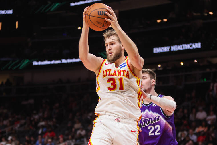 Jock Landale, in debut with new team, helps Hawks down Jazz