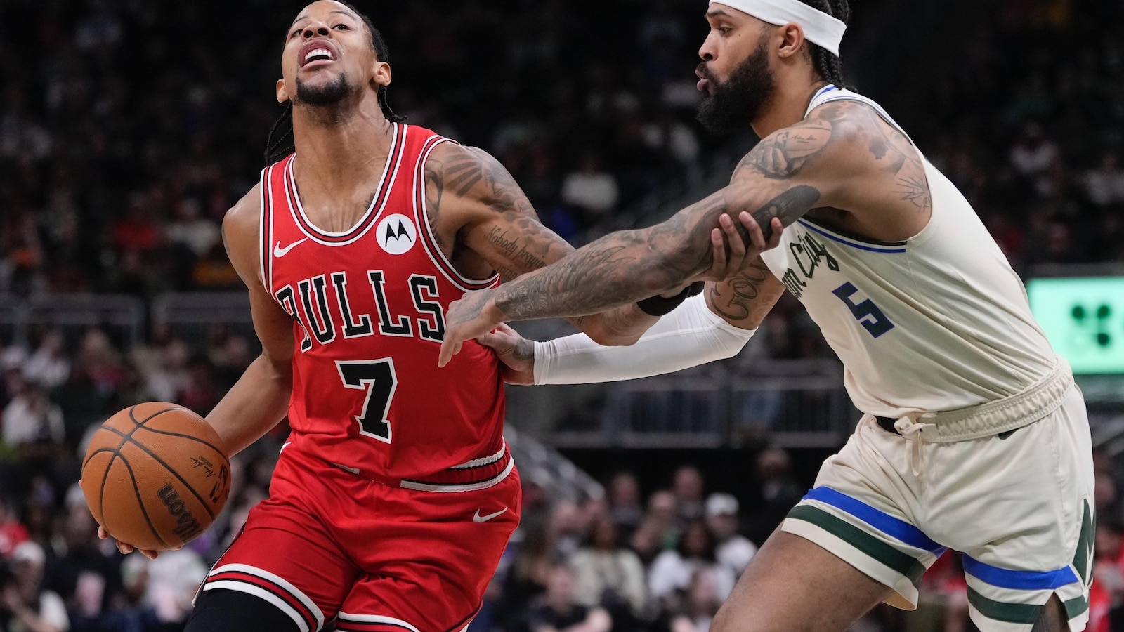 Kyle Kuzma scores 31 as Bucks snap 5-game skid with 131-115 win over Bulls