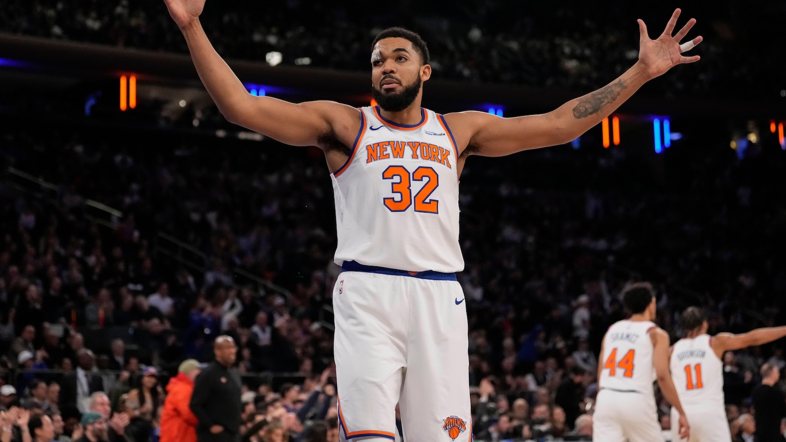 Knicks outlast Nuggets 134-127 in 2 OTs for their eighth straight victory as Brunson scores 42