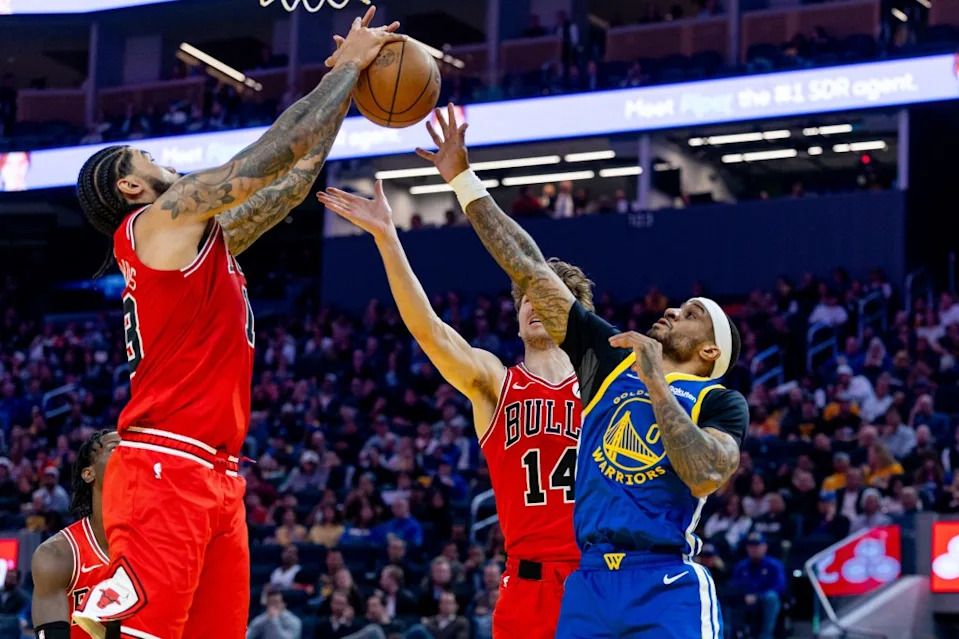 Warriors’ Payton II fights for a rebound with Bulls center Nick Richards. IMAGN IMAGES via Reuters Connect