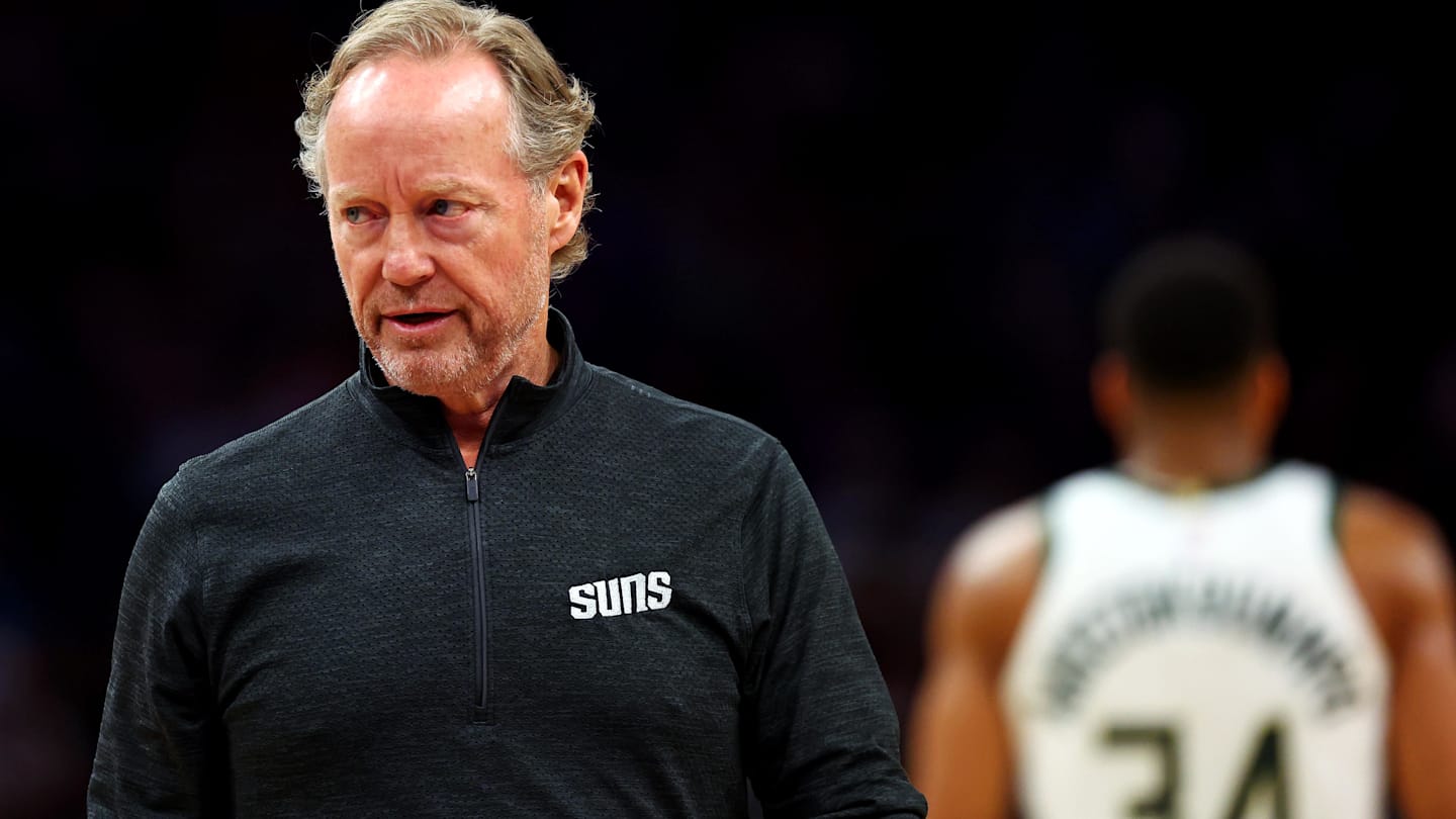 Phoenix Suns head coach Mike Budenholzer during the fourth quarter against the Milwaukee Bucks at Footprint Center on Mar 24, 2025.