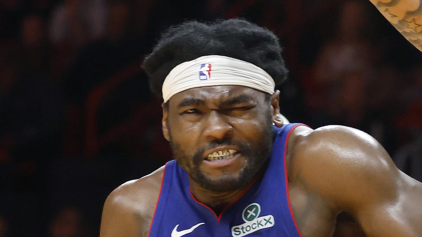 Mar 8, 2026; Miami, Florida, USA;  Miami Heat center Kel'el Ware (7) defends Detroit Pistons forward Isaiah Stewart (28) during the second half at Kasey Center. Mandatory Credit: Rhona Wise-Imagn Images